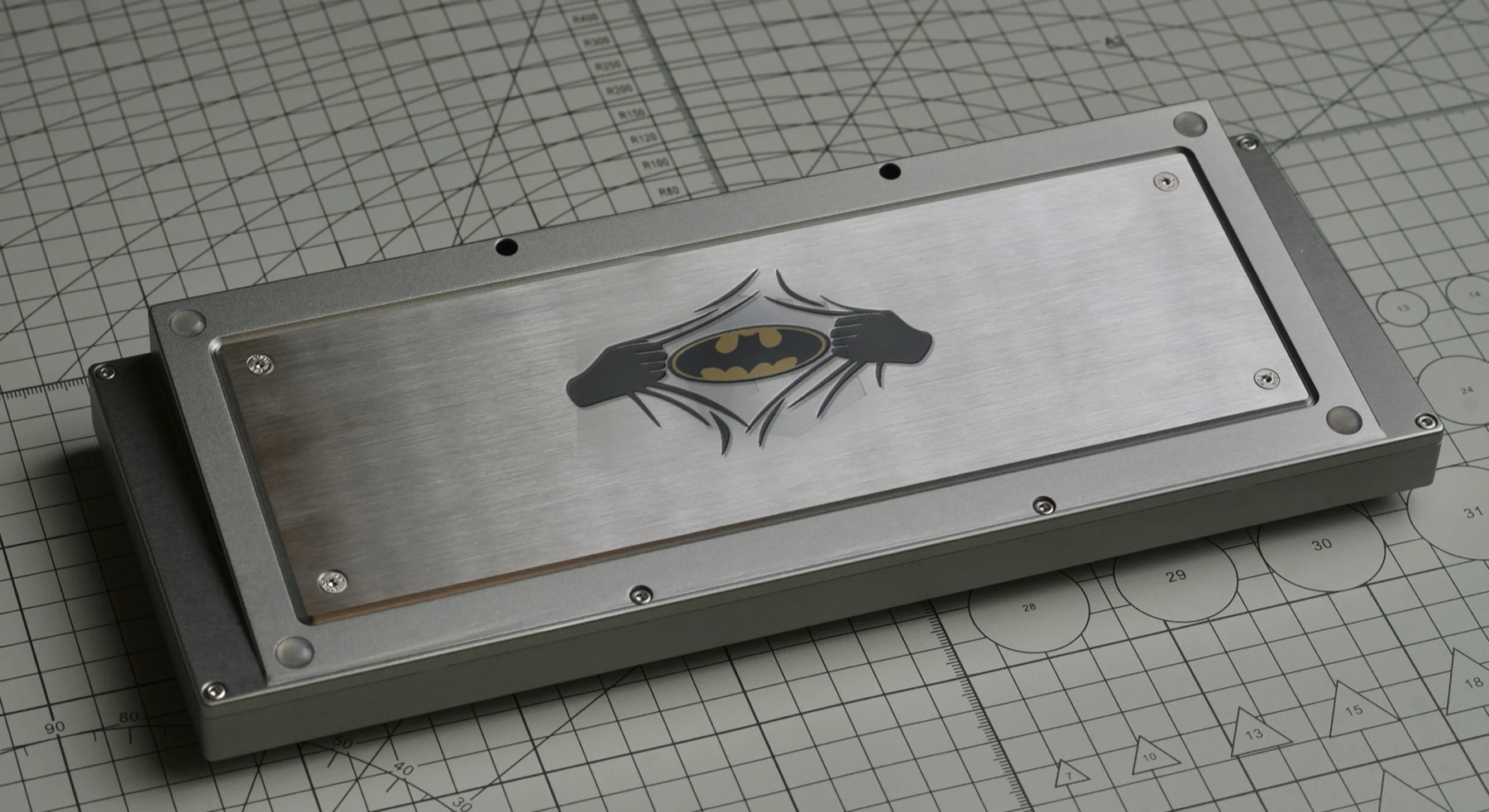 Batman/60 Merisi tribute keyboard with stainless backplate and Batman element