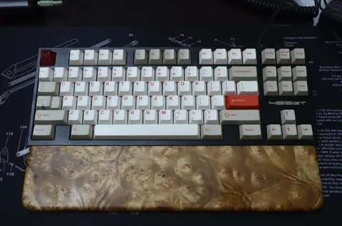 GMK Red Alert 灰白红 键帽图片